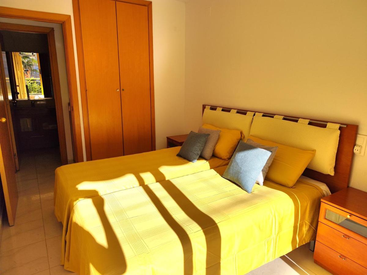 Luminoso Apartamento En Salou Con Terraza Y Parque Infantil Ideal Familias Exterior photo