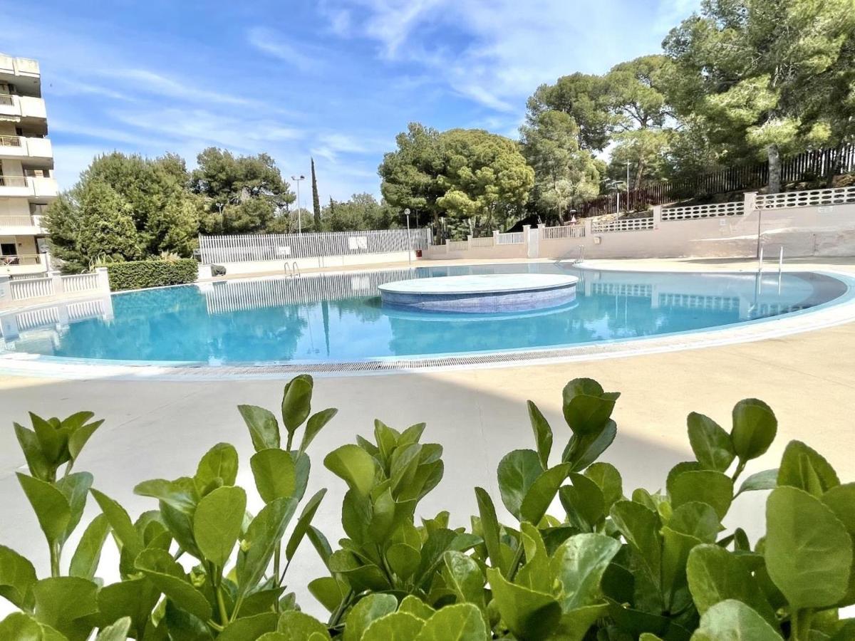 Luminoso Apartamento En Salou Con Terraza Y Parque Infantil Ideal Familias Exterior photo