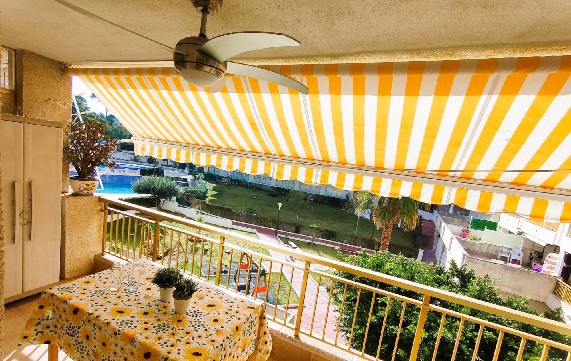 Luminoso Apartamento En Salou Con Terraza Y Parque Infantil Ideal Familias Exterior photo