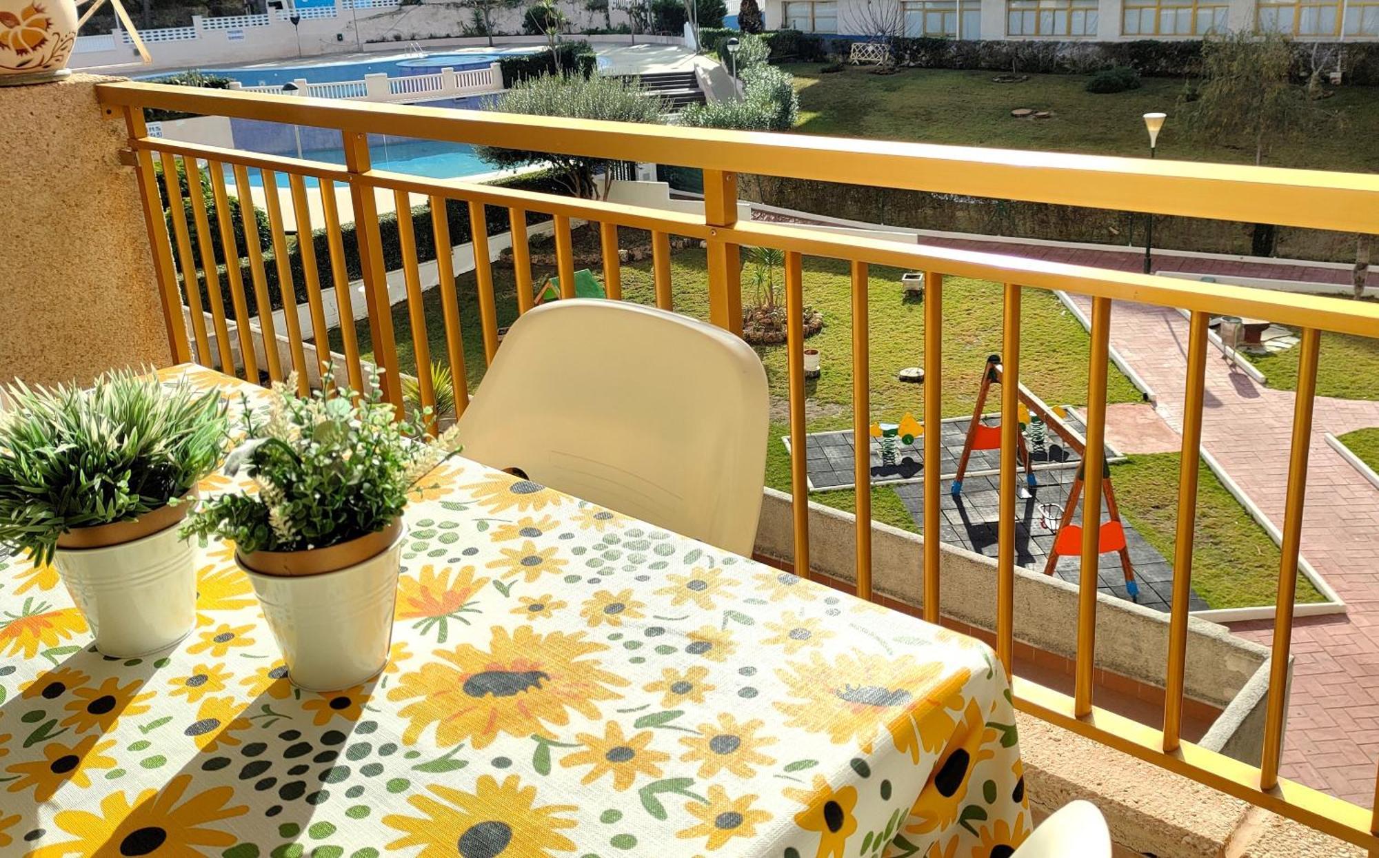 Luminoso Apartamento En Salou Con Terraza Y Parque Infantil Ideal Familias Exterior photo